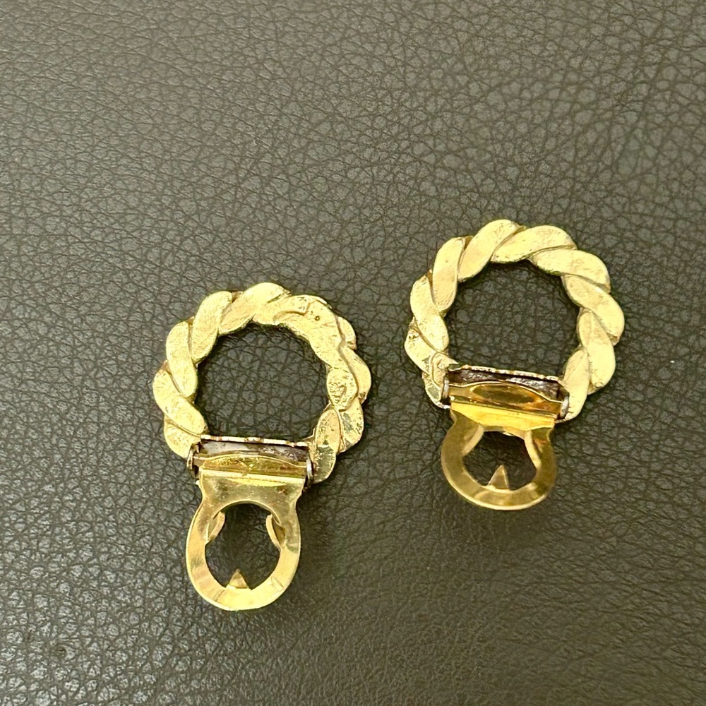 Gold Wreath Scarf Clips - Picture 3 of 5